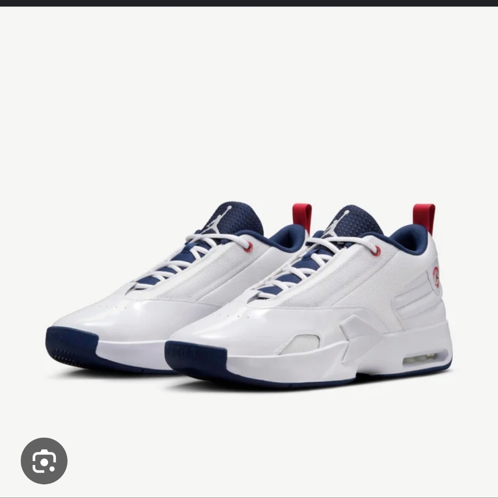 Jordan Max Aura 6 Sneakers - White and Navy